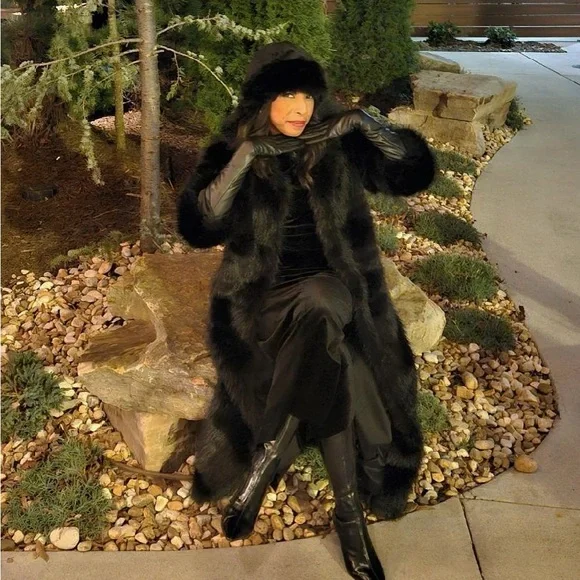 Oversized Black Faux Fur Long Coat - Women's Elegant Winter Cape - Picture 5 of 5